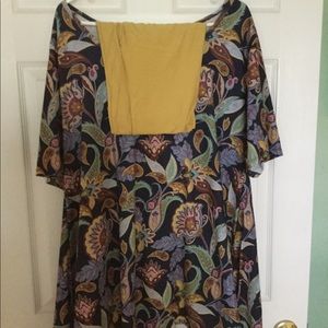 LuLaRoe Perfect T with leggings.